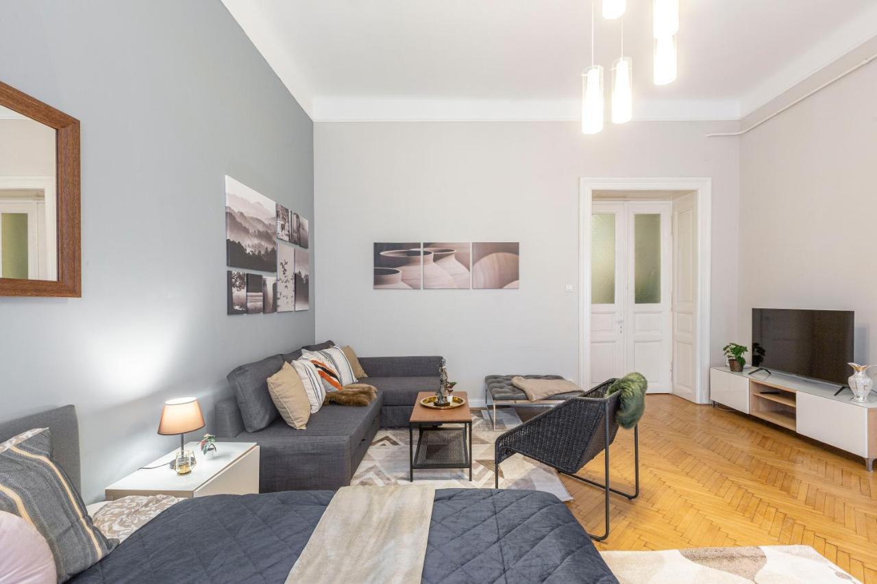 Spacious & Cozy Downtown Apartment With Balcony Budapest Exterior foto