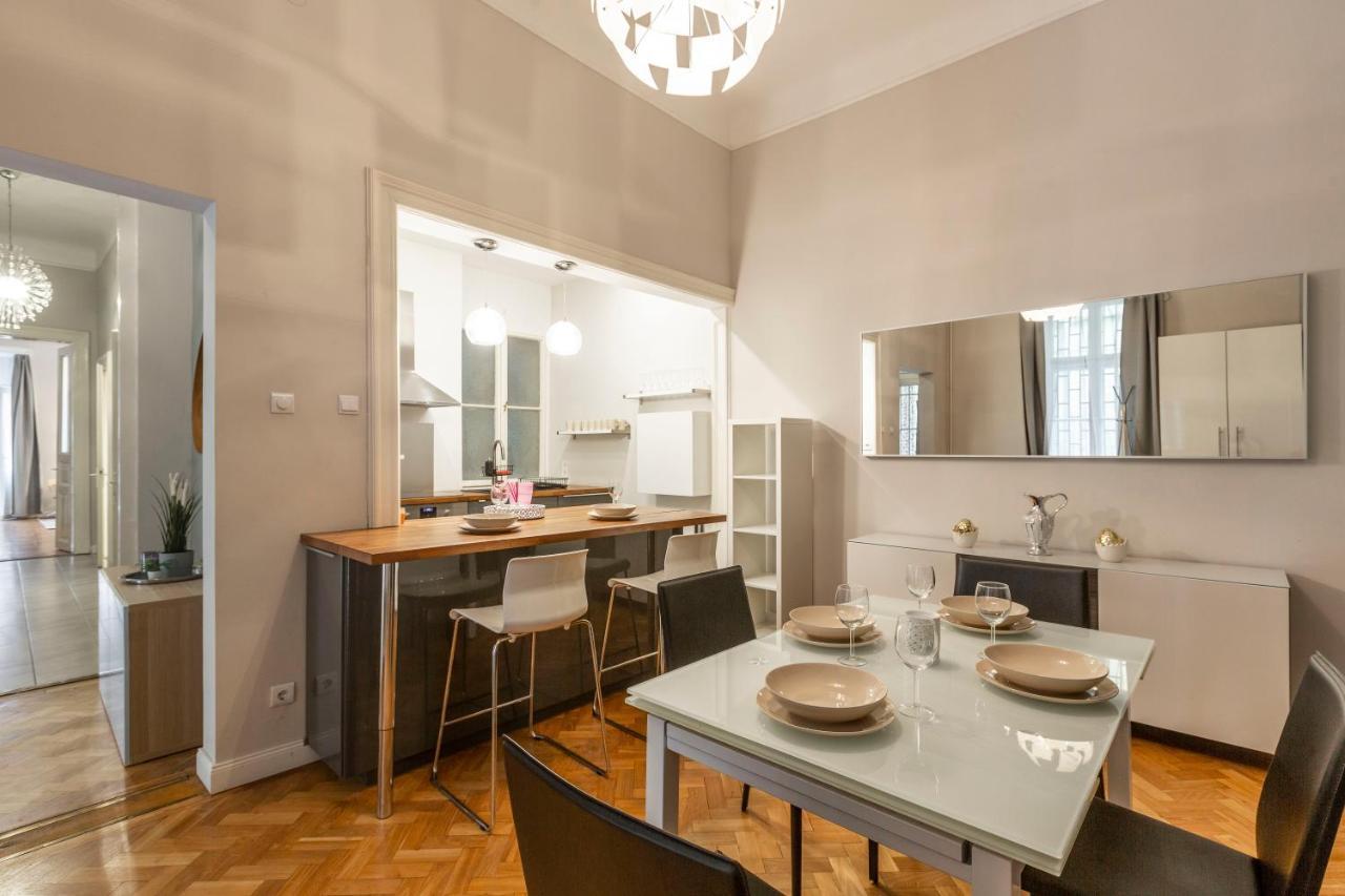 Spacious & Cozy Downtown Apartment With Balcony Budapest Exterior foto